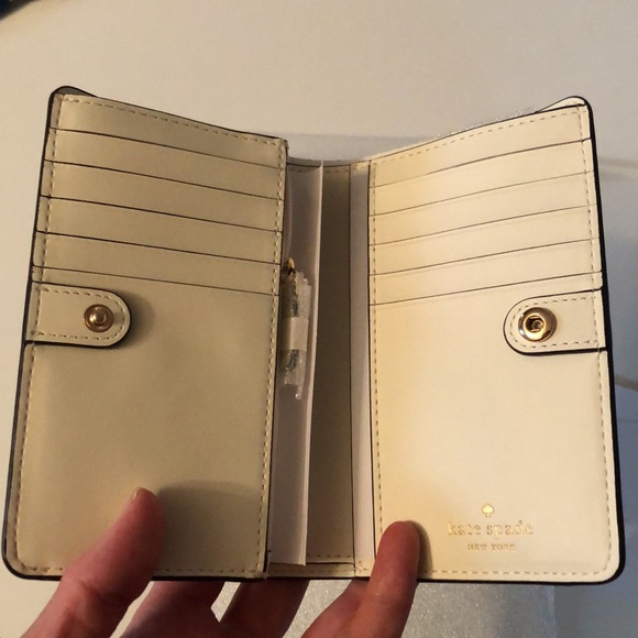 Kate Spade NYC Big Apple Medium Wallet - Picture 5 of 9